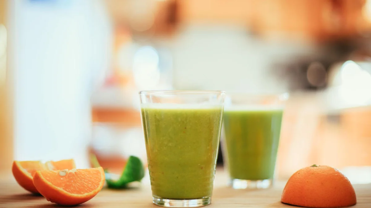 Smoothie Tips and Ingredients: The Ultimate Guide to Perfect Blends Every Time 1 Fresh green smoothies and fruits in the kitchen, healthy breakfast