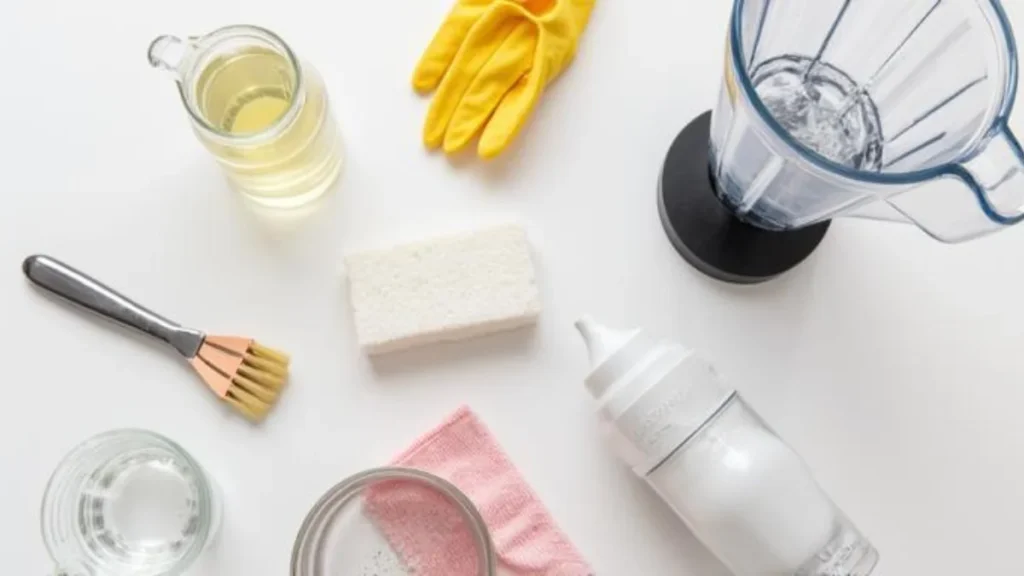 How to Clean Your Blender: Easy Maintenance Tips for Longevity and Better Performance 3 How to clean your blender: The essential tools are on display